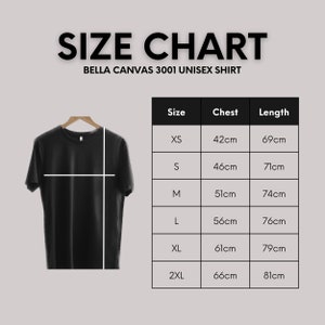 servus. T-shirt / Unisex / Bio-Baumwolle / Minimalistisk / Skrivmaskin Fonts / Statement-Shirt / Geschenkidee / Nachhaltig bild 3