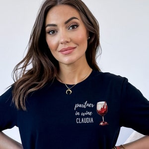 Partner in wine, Statement T-Shirt, Weinfreunde, Weintrinker, personalisiert, JGA T-Shirt, Shirt Vino, Shirt Aperitifo Damen