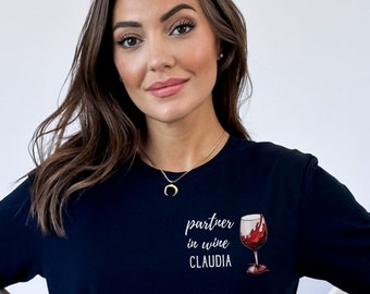 Partner in wine, Statement T-Shirt, Weinfreunde, Weintrinker, personalisiert, JGA T-Shirt, Shirt Vino, Shirt Aperitifo Damen
