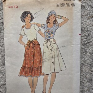 Butterick 4761 Misses' 1970s Size 12 Bust 34" Close-Fitting T-Shirt Round Neckline, Short Sleeves, Front Buttoned Wrapped Skirt Pattern