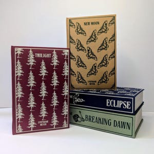 Twilight Saga by Stephenie Meyer | Vintage-Inspired Clothbound Hardback Set – Twilight to Breaking Dawn