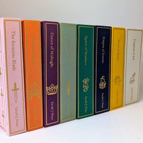 Throne of Glass by Sarah J Maas: Special Edition Clothbound Hardback Novel/Set