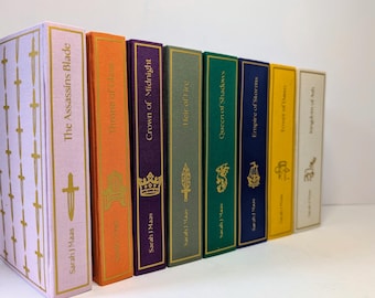 Throne of Glass by Sarah J Maas: Special Edition Clothbound Hardback Novel/Set