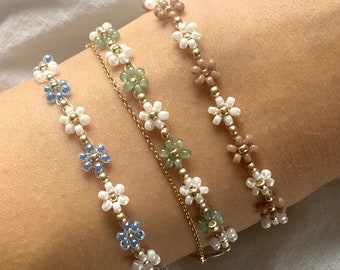 Accessorio boho per gioielli floreali con bracciale bicolore floreale con dettagli dorati