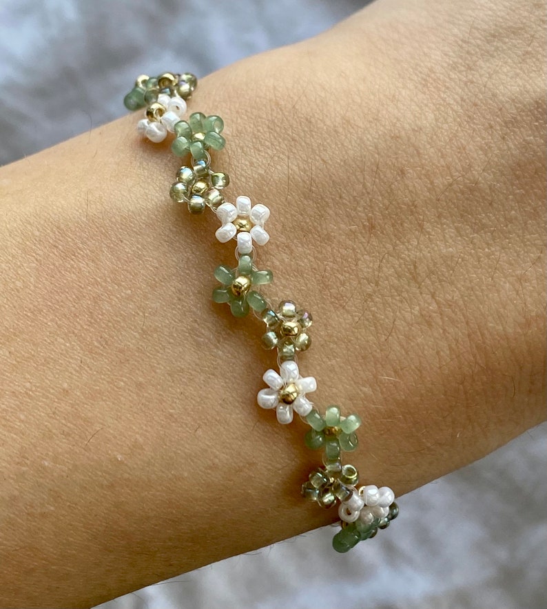 Bracelets floraux en zigzag dans trois teintes Vert