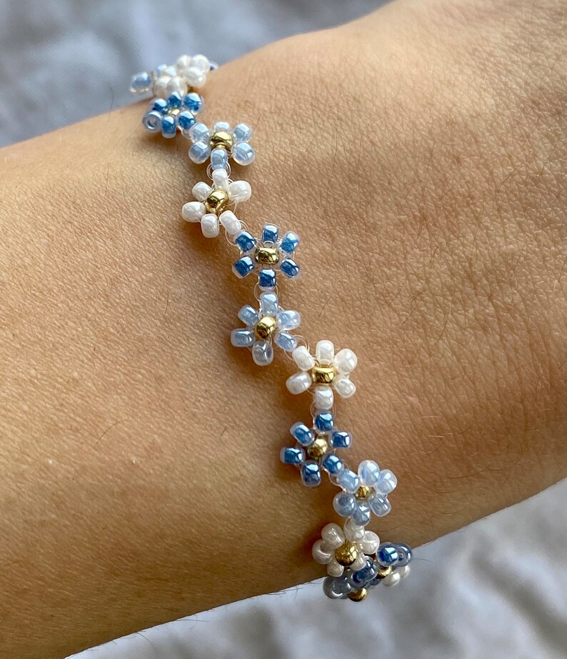 Bracelets floraux en zigzag dans trois teintes Bleu