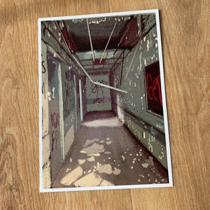 Impresión artística de pasillo abandonado / Estética grunge espeluznante / Cartulina de 5 x 7 / Escalofriante, gótico, espeluznante / Horror atmosférico / Ocultismo oscuro / ¡Sal!