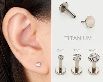 Brinco de titânio sem rosca com base plana/Brinco de cartilagem com design de superfície cortada/Piercing de hélice/Conch/Tragus/Lóbulo da orelha