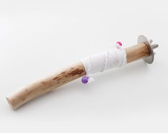 Percha rústica de álamo de 27,3 cm (10,75") – Percha de madera natural para cotorras y loros medianos, accesorio para jaula de pájaros sin tratar.