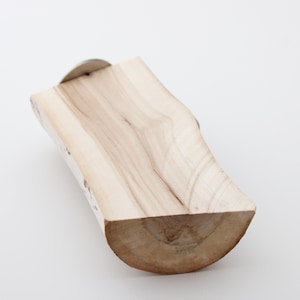 Natural Cottonwood Bird Perch – 6.75" Long – Rustic, Untreated Wood with Flat Top for Medium Parrots