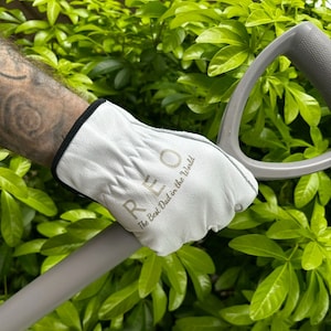 Customised gardening gloves