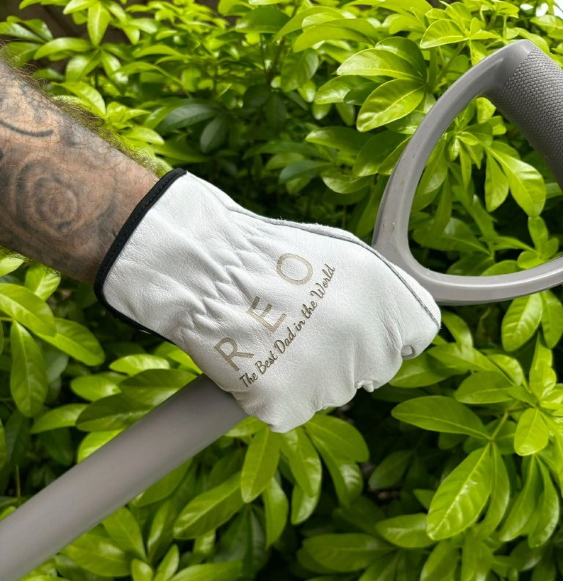 Customised gardening gloves