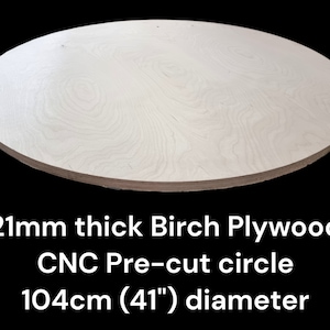 Op de afbeelding: Een 21 mm dikke cirkel van berken multiplex, voorgevormd voor CNC-projecten. De cirkel heeft een diameter van 104 cm (41 inch).