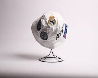 Gorra de pescador reciclada con la camiseta clásica de fútbol del Real Madrid 2018/19 (Marco Asensio)