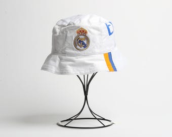 Sombrero tipo pescador con diseño de camiseta clásica reciclada del Real Madrid 2021/22