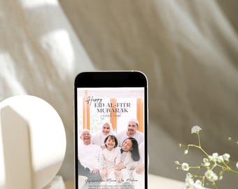 Plantilla de tarjeta de felicitación digital editable para Eid al Fitr 2025. Tarjeta digital con foto familiar y música, fácil de editar.