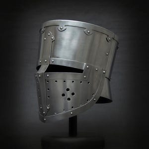 Gran Yelmo Medieval - Casco de Caballero Cruzado - Armadura para LARP y Recreación Histórica - Casco de Acero Hecho a Mano - Listo para Combate SCA - Accesorio de Vestuario Histórico