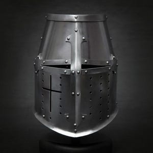 Gran Yelmo de Cruzado en acero y latón - Yelmo superior con cruz - Yelmo de caballero medieval - Yelmo de caballero para LARP, recreación histórica y cosplay