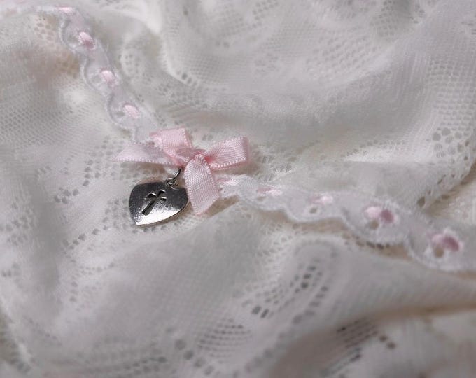 The 'Heart girl' choker - Cross engraved heart charm