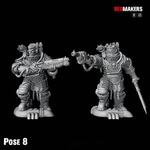 Puede incluir: Dos figuras en miniatura grises y detalladas de robots con pistolas y espadas. Las figuras est&aacute;n en una postura de acci&oacute;n din&aacute;mica. Las figuras est&aacute;n de pie sobre una base gris. El texto "POSE 8" est&aacute; en la esquina inferior izquierda de la imagen.