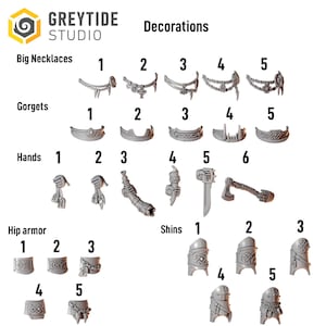 Peut inclure: Une collection de décorations miniatures pour le bricolage, comprenant de grands colliers, des gorgets, des mains, une armure de hanche et des tibias. L'image présente divers modèles, avec le texte "Decorations" et "GREYTIDE STUDIO".