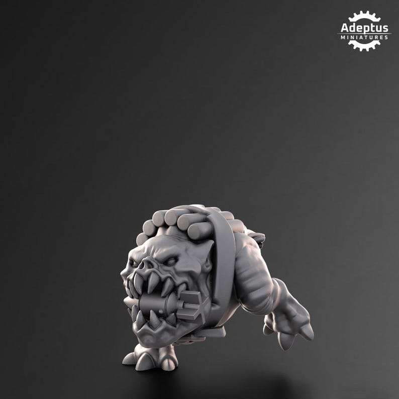 Puede incluir: Una figura en miniatura gris de una criatura monstruosa con dientes afilados y una expresi&oacute;n amenazante. La figura tiene un arn&eacute;s y est&aacute; posada sobre un fondo oscuro. El texto "Adeptus Miniatures" est&aacute; en la esquina superior derecha.