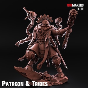 Peut inclure: Figurine marron détaillée d'un guerrier futuriste avec des éléments mécaniques, dont un casque à engrenages et une arme. La figurine est sur une base rocheuse avec des crânes. Le texte "PATREON & TRIBES" est en bas.