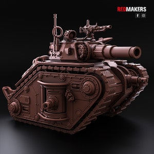 Pode incluir: Um modelo impresso em 3D detalhado de um tanque futurista com um canhão grande, metralhadoras menores e detalhes intrincados. O tanque é pintado em uma cor marrom escura.