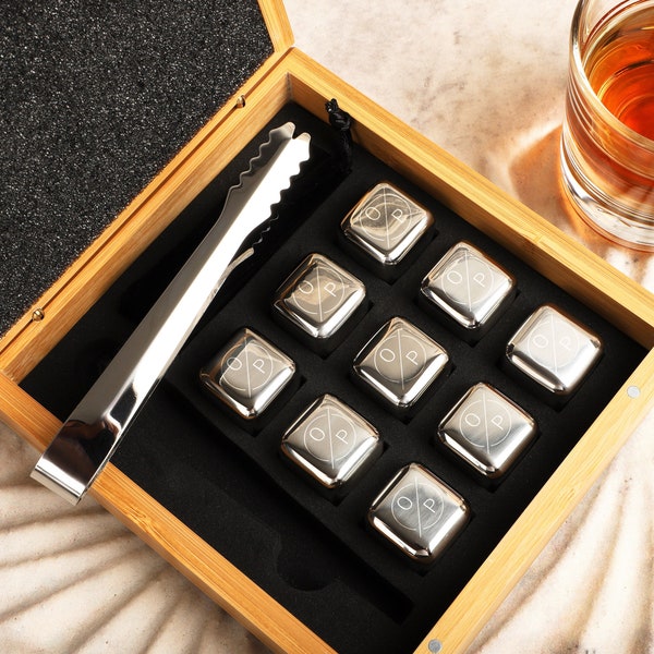Set di pietre di whisky di bambù incise personalizzate, regalo di whisky, regalo maschile, regalo uomo grotta, regalo per il bar di casa, pietre agghiaccianti personalizzate