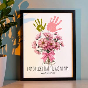 Flower Bouquet Art Print, Custom Handprint Framed Art, The Best Mum Wall Frame, Mom Birthday Gift, Floral Gift for Mom, Gift from Kids