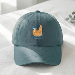 Broderad whiskyhatt, cocktailpappahatt, present till drinkälskare, basebollkeps, rolig barpresent, justerbar unisexhatt, present till alkoholälskare