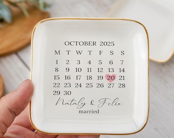 Custom Wedding Date Trinket Dish, Wedding or Engagement Ring Dish, Gift for Couple, Meaningful Gift, Special Date Jewelry Dish, Cute Gift