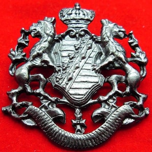 Coat of Arms Heraldic Brooch 1950– Gunmetal Finish – Medieval Style Crest Pin – Lions, Crown & Shield