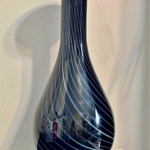 Murano Sommerso Art Glass Vase – 1960s Black & White Spiral Ribbon, Italian Hand Blown.