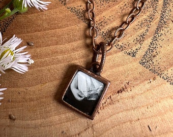 15" Copper Chain with Mini Hand Pendant - Black and white Square Resin Curtsy Necklace