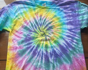 Camiseta personalizada con efecto tie dye