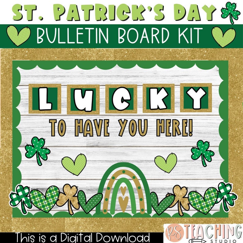 Peut inclure: Un kit de tableau d'affichage imprimable pour la Saint-Patrick. Le kit pr&eacute;sente un th&egrave;me de couleurs vert et or avec des tr&egrave;fles, des c&oelig;urs et des arcs-en-ciel. Le texte "LUCKY TO HAVE YOU HERE!" est affich&eacute; sur un fond en bois blanc.