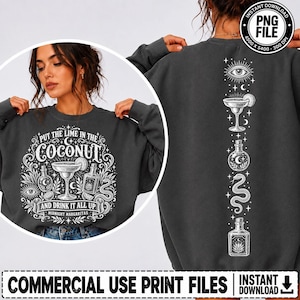 Puede incluir: Una sudadera gris oscuro de cuello redondo con un estampado gráfico blanco. La parte delantera muestra una copa de margarita, botellas y el texto "PUT THE LIME IN THE COCONUT AND DRINK IT ALL UP MIDNIGHT MARGARITAS." La parte trasera muestra iconos.
