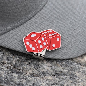 Abridor de botellas con clip para sombrero de dados rojos: accesorio perfecto para jugadores de dados y jugadores de póquer