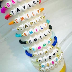 Pulseiras personalizadas com miçangas e nomes | Pulseiras com miçangas e palavras | Pulseiras com miçangas de 4 mm | Pulseiras com palavras personalizadas | Pulseira com miçangas e sementes