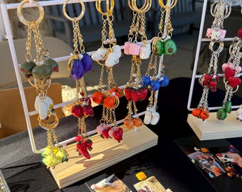Sleutelhangers van klei in Jelly Cat-stijl