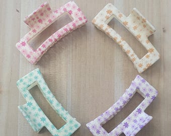 Daisy Claw Clip: Floral Acrylic Hair Accessory - 4 Colors