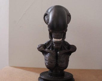 Alien Xenomorph Inspired Bust, Hand-Painted 3D Print Fan Art, Sci-Fi Horror Decor