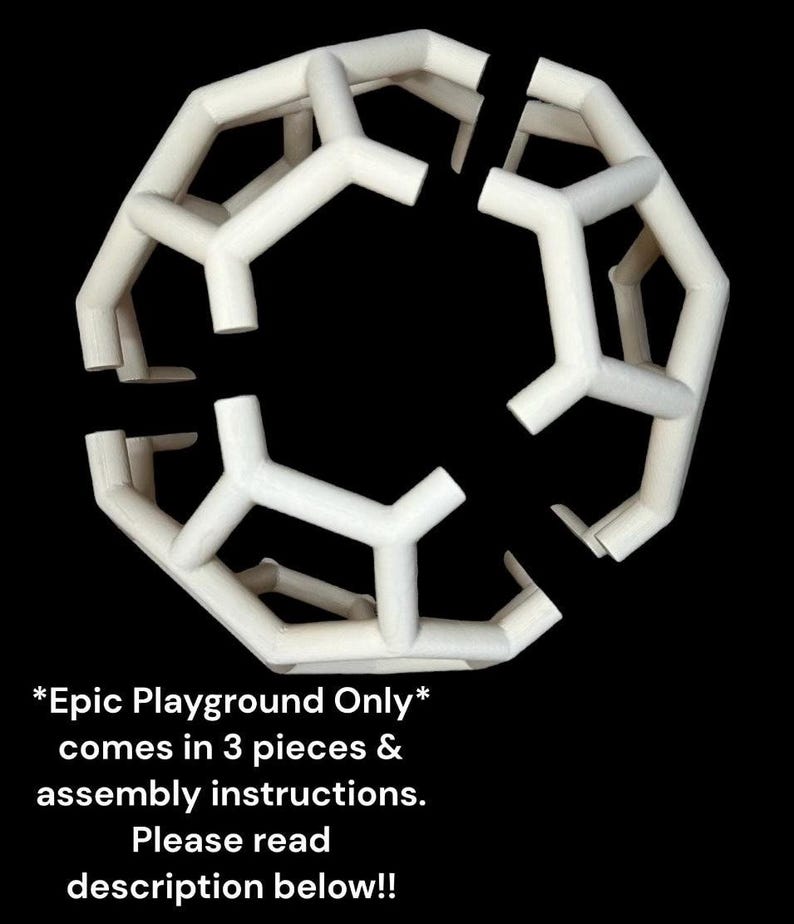 Puede incluir: Una estructura geom&eacute;trica tridimensional blanca hecha de piezas que se entrelazan. La estructura tiene forma de esfera y est&aacute; parcialmente ensamblada. *Epic Playground Only* viene en 3 piezas e instrucciones de montaje. &iexcl;Por favor, lea la descripci&oacute;n a continuaci&oacute;n!
