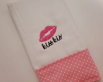 Strofinaccio da cucina retrò con bacio rosa