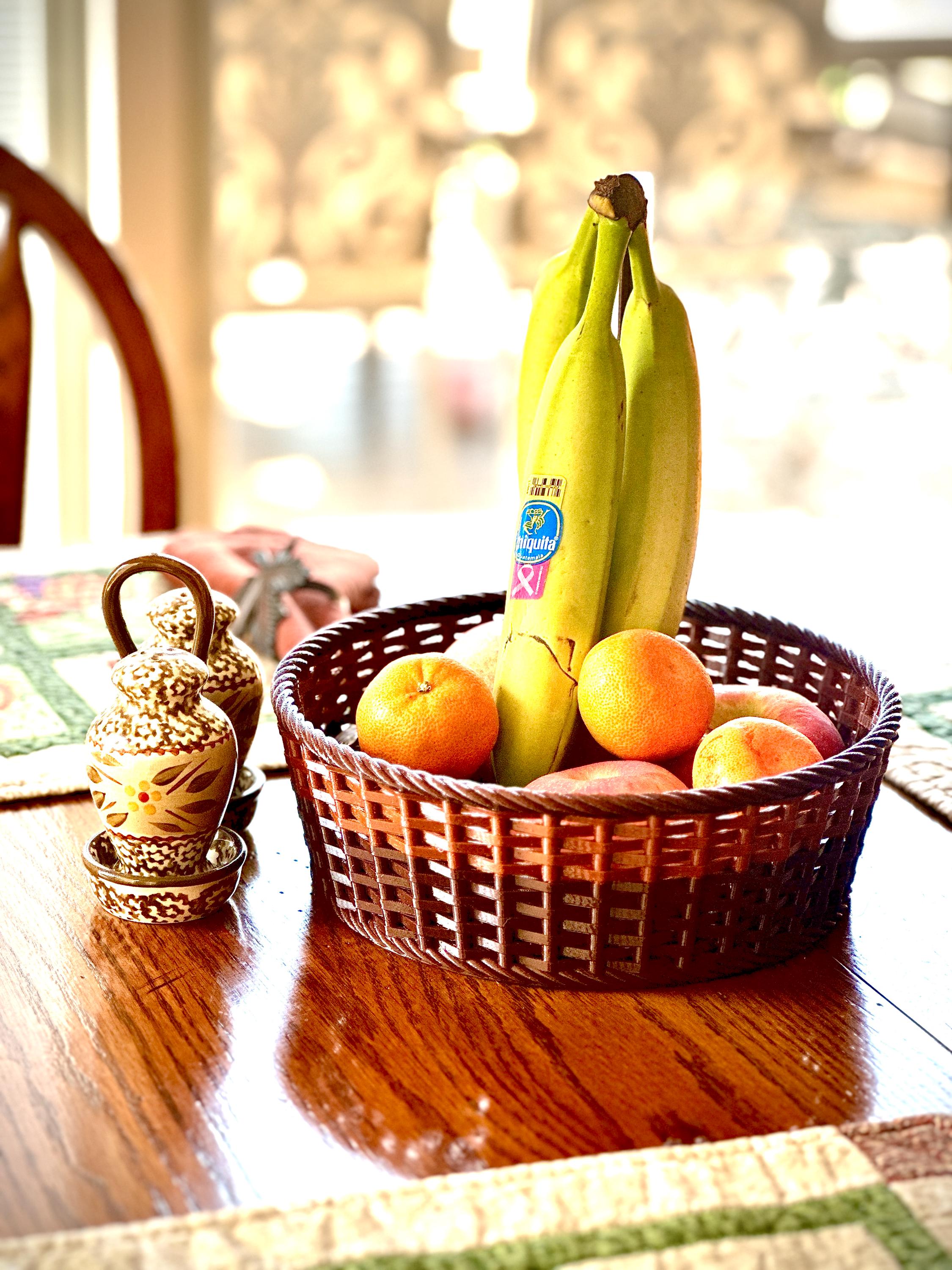 3D Printed Fruit Bowl With Banana Stand: Woven Design, Custom