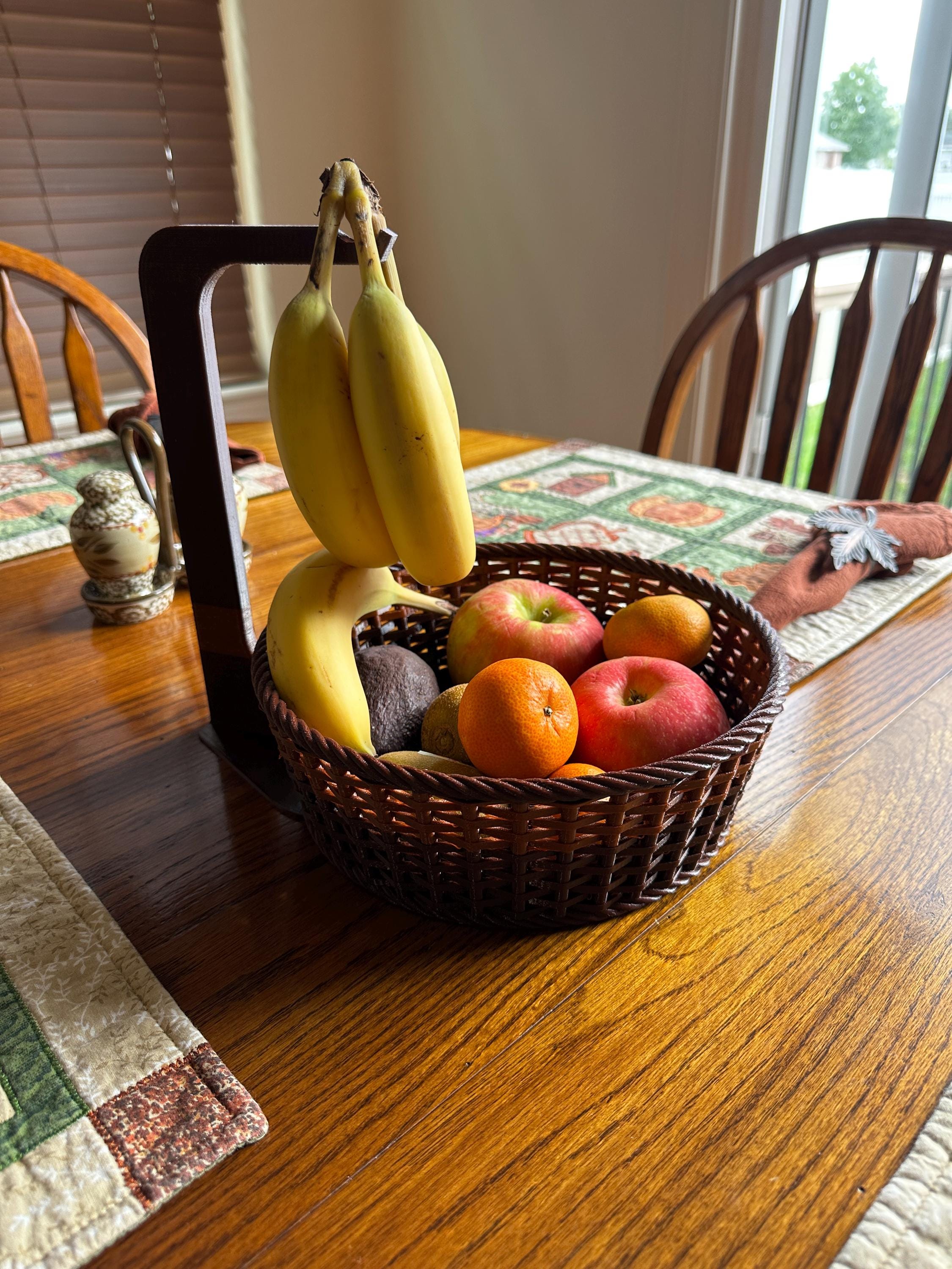 3D Printed Fruit Bowl With Banana Stand: Woven Design, Custom