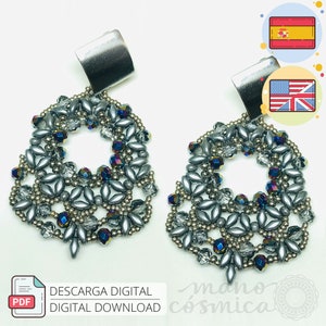 May include: A pair of silver and iridescent beaded earrings with a circular design. The earrings are attached to silver hooks. The image includes the text "DESCARGA DIGITAL DIGITAL DOWNLOAD" and "mano cosmica".