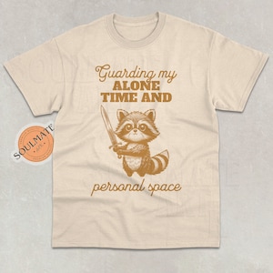 Maglietta "Guarding My Alone Time And Personal Space", maglietta retrò "Raccoon Lover", felpa "Trash Panda", felpa con cappuccio divertente, maglietta unisex con meme anni '90