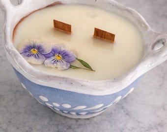 Cazuelita de barro soy wax candle.